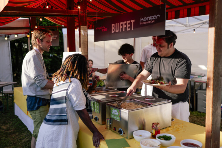Kulinarik mit Fruchthorn, Kaffi-Raphi und dem wunderbaren Buffet des Rest. Konter